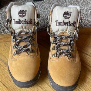 Women's Timberland Hiking Boots Size 5.5 Unworn